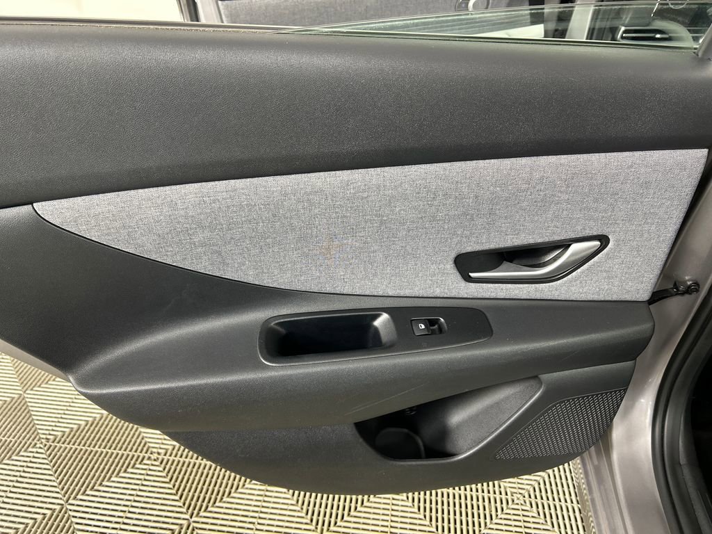 Used 2023 Hyundai Elantra Limited FWD image 16
