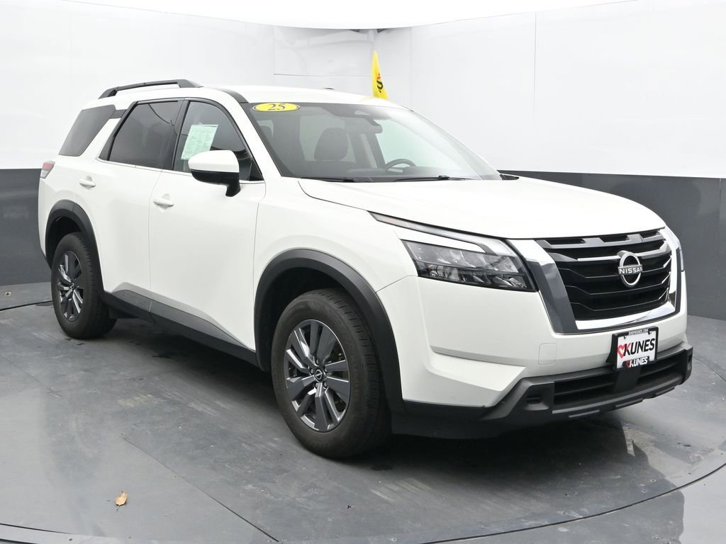 Used 2025 Nissan Pathfinder SV AWD/4WD image 3