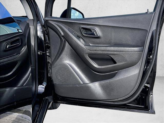 Used 2020 Chevrolet Trax LS FWD image 19