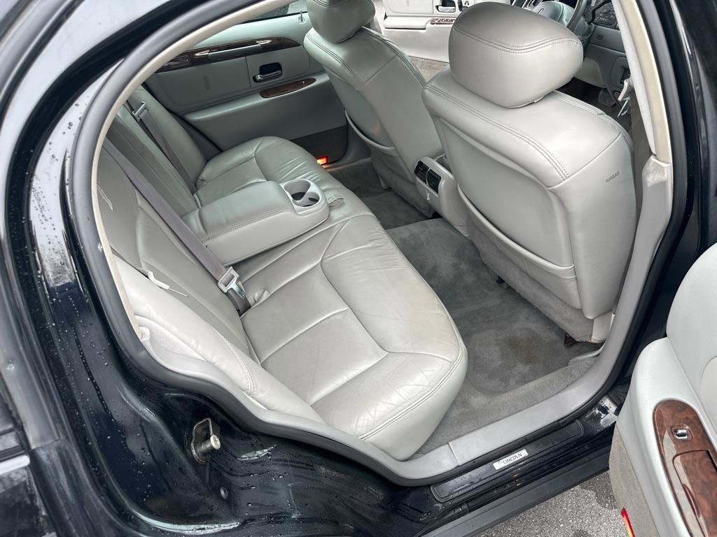 Used 2002 Lincoln Town Car Cartier RWD image 38