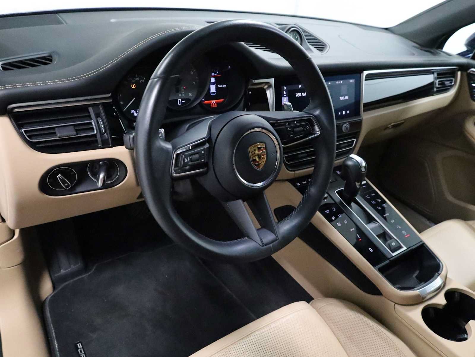 Certified 2023 Porsche Macan S AWD/4WD image 4