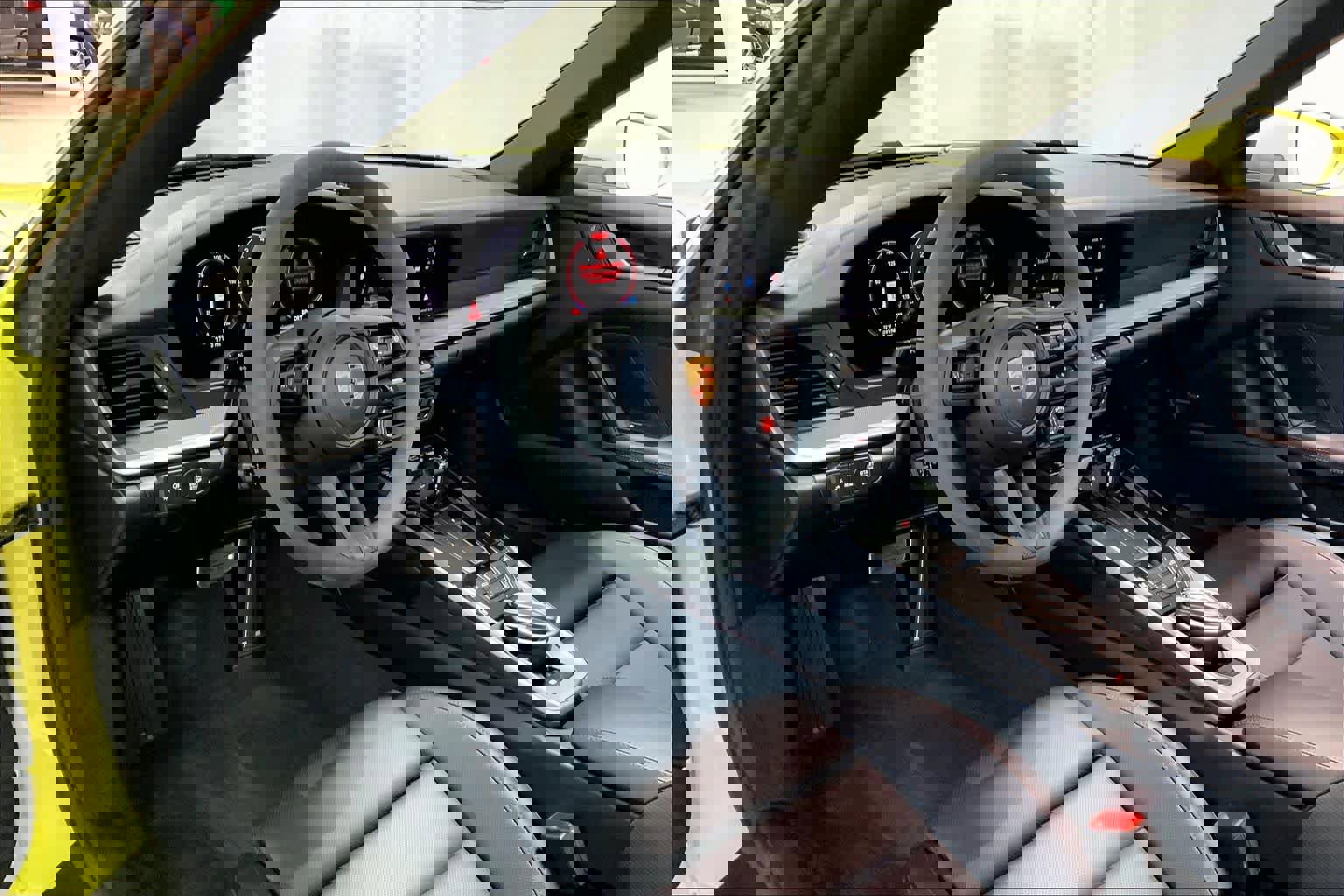 Used 2025 Porsche 911 Carrera image 17