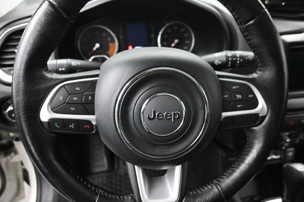 Used 2018 Jeep Renegade Latitude w/ Cold Weather Group AWD/4WD image 17