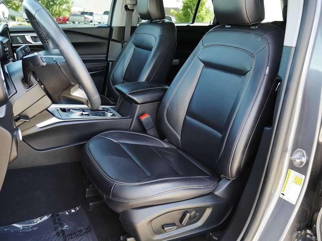 Used 2023 Ford Explorer XLT w/ Equipment Group 202A AWD/4WD image 15