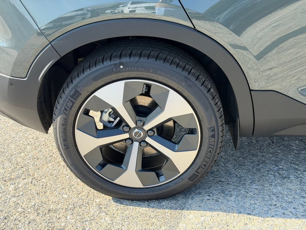 New 2026 Volvo XC40 B5 Plus w/ Protection Package Premier AWD/4WD image 6
