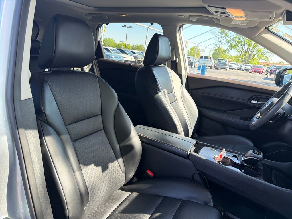 Used 2023 Nissan Rogue SV w/ SV Premium B Package image 43