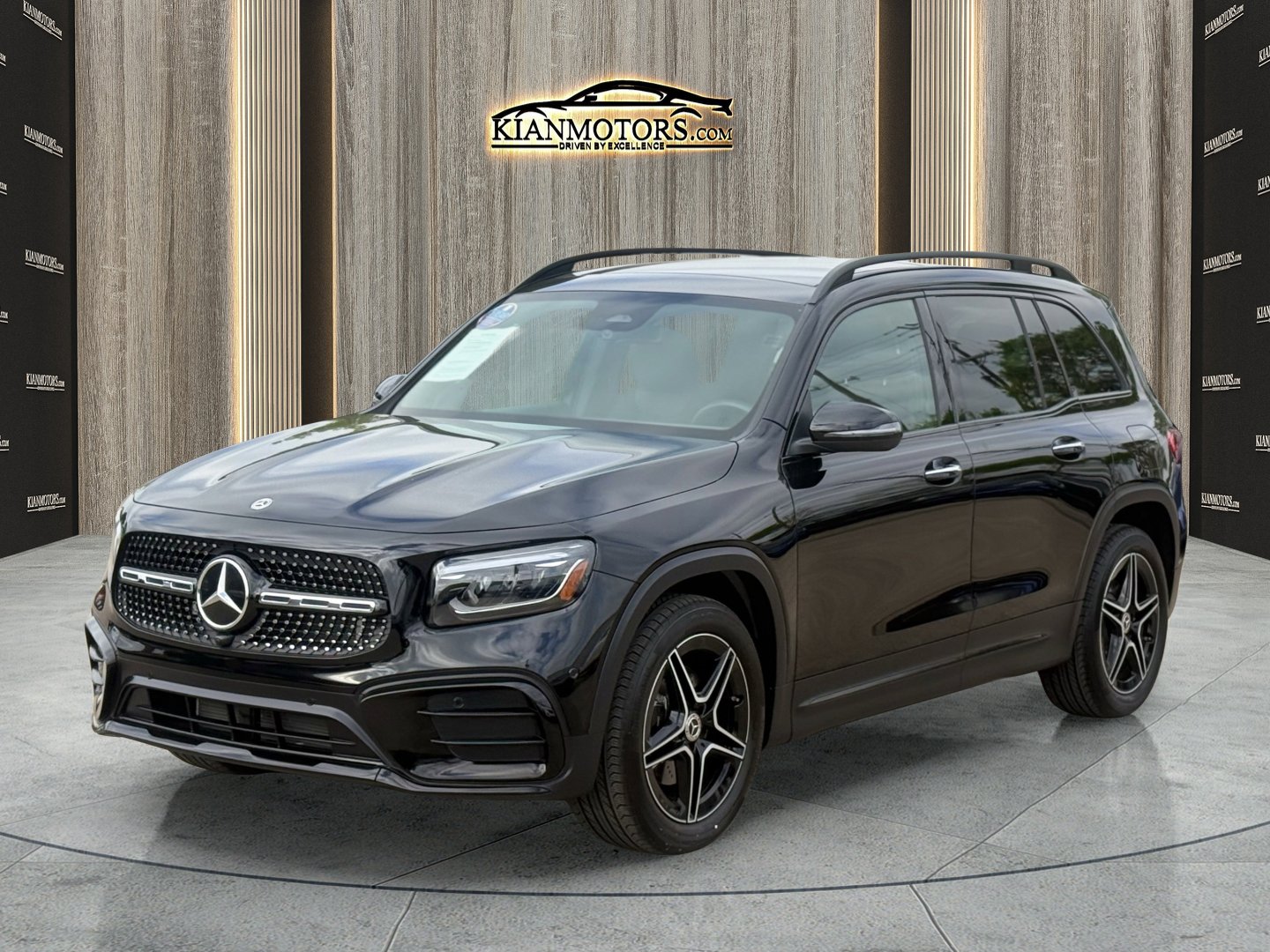 Used 2024 Mercedes-Benz GLB 250 image 3