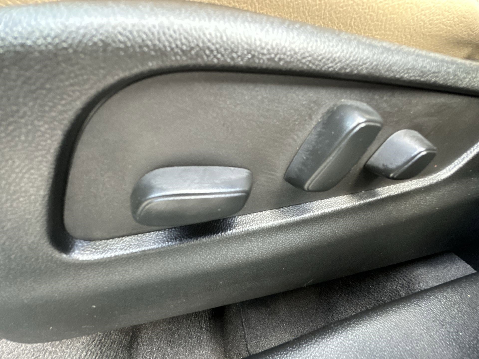 Used 2024 Cadillac XT4 Luxury w/ Cold Weather Package image 14