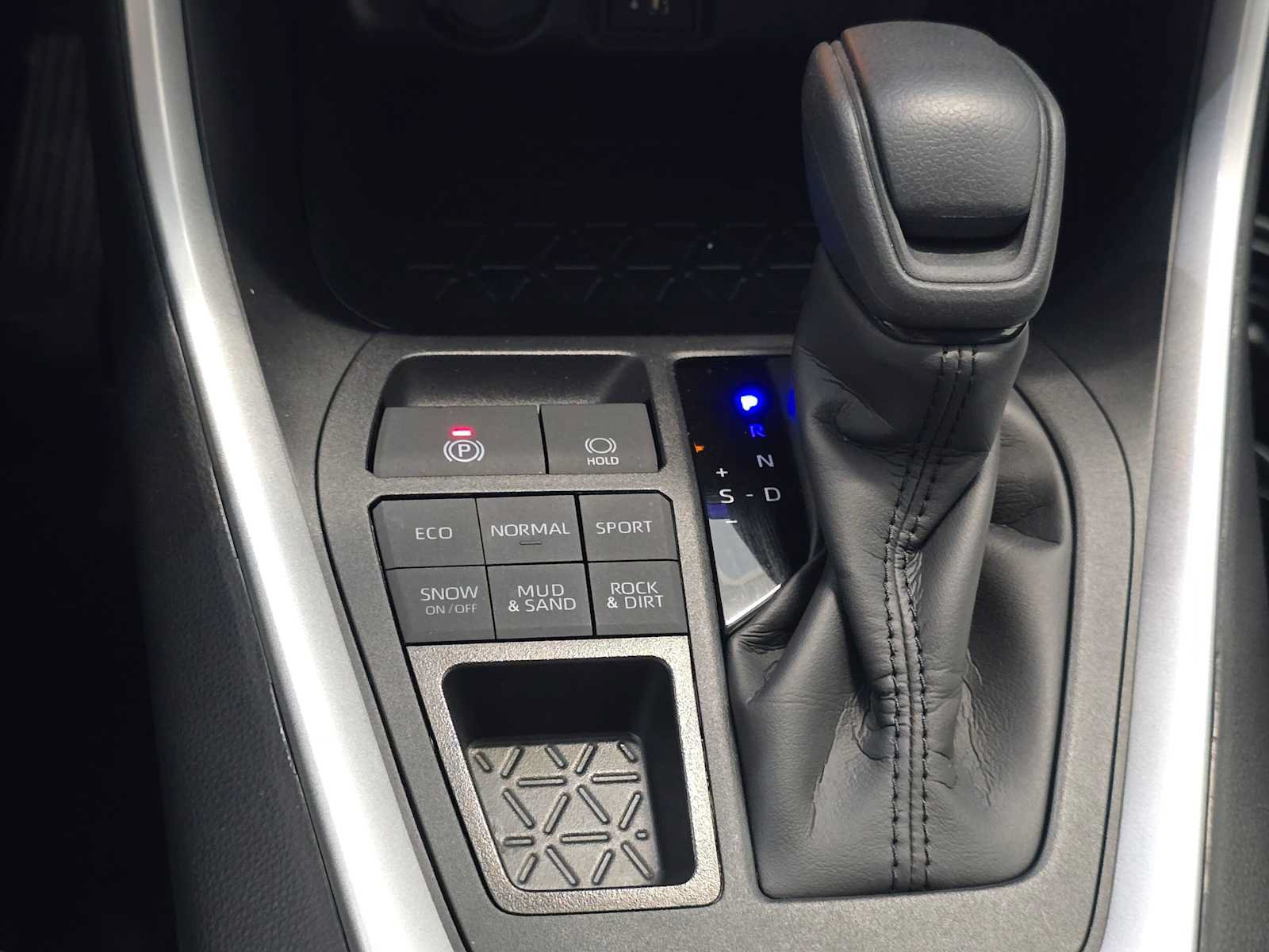 Certified 2025 Toyota RAV4 XLE AWD/4WD image 17