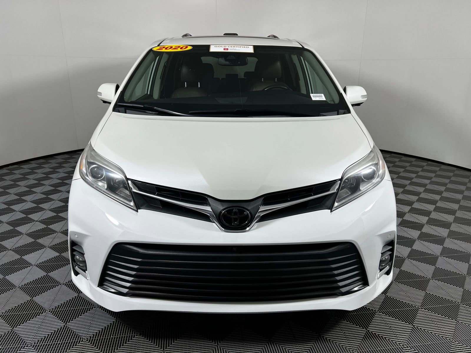 Certified 2020 Toyota Sienna Limited Premium image 2