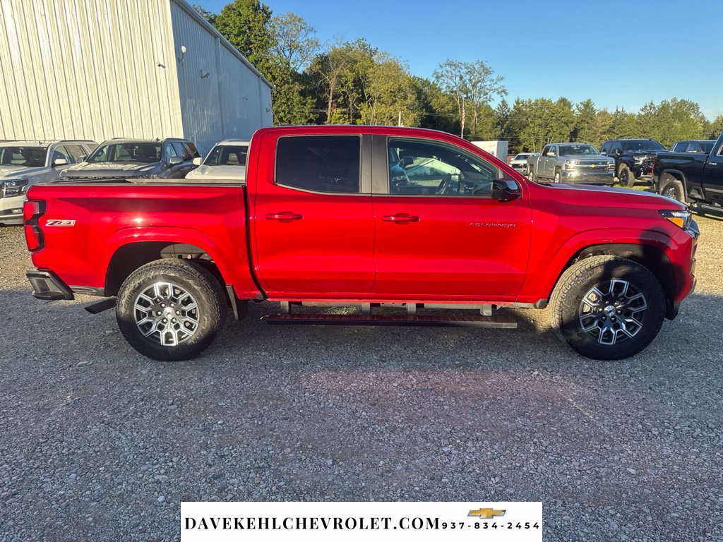 Used 2025 Chevrolet Colorado Z71 w/ Technology Package AWD/4WD image 2