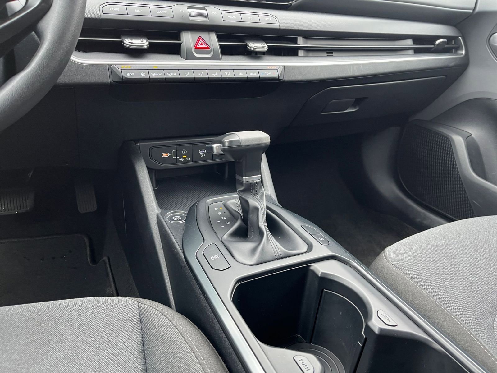 Used 2025 Kia K4 LXS image 40