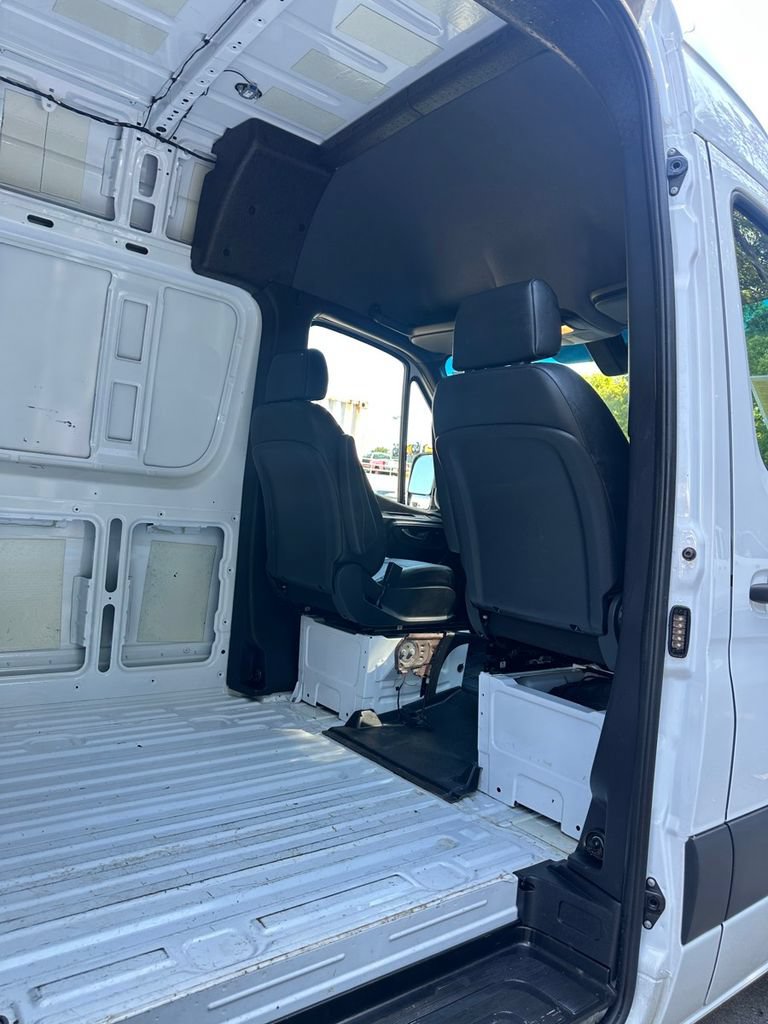 Used 2024 Mercedes-Benz Sprinter 2500 w/ Acoustic Package image 27