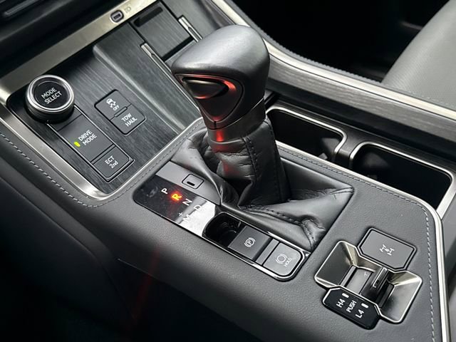 Used 2025 Lexus GX 550 w/ Accessory Package (2T) AWD/4WD image 26