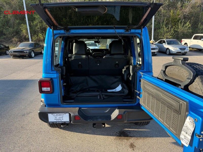 Used 2022 Jeep Wrangler Unlimited Sahara AWD/4WD image 6