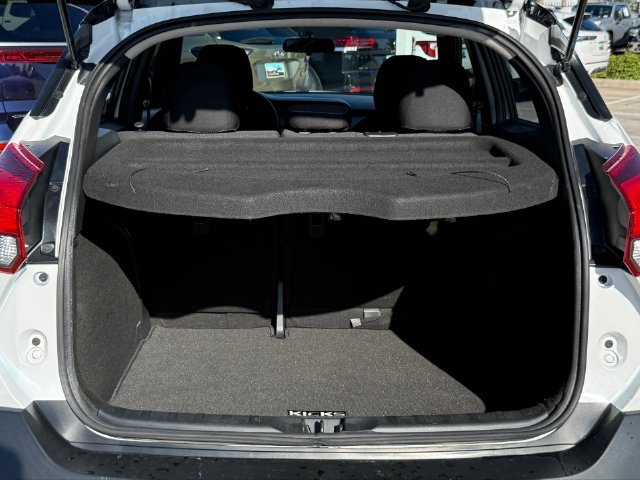 Used 2018 Nissan Kicks SV FWD image 28