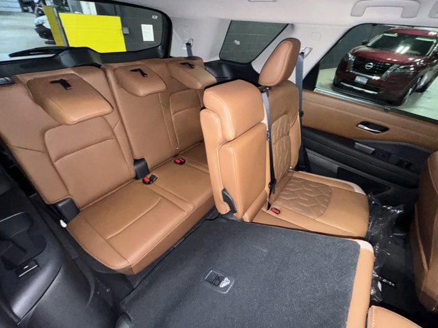 New 2026 Nissan Pathfinder Platinum image 14