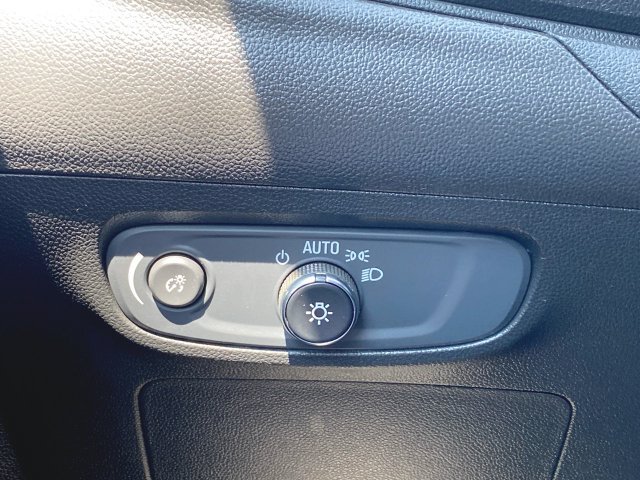 Used 2025 Buick Encore GX Sport Touring FWD image 17