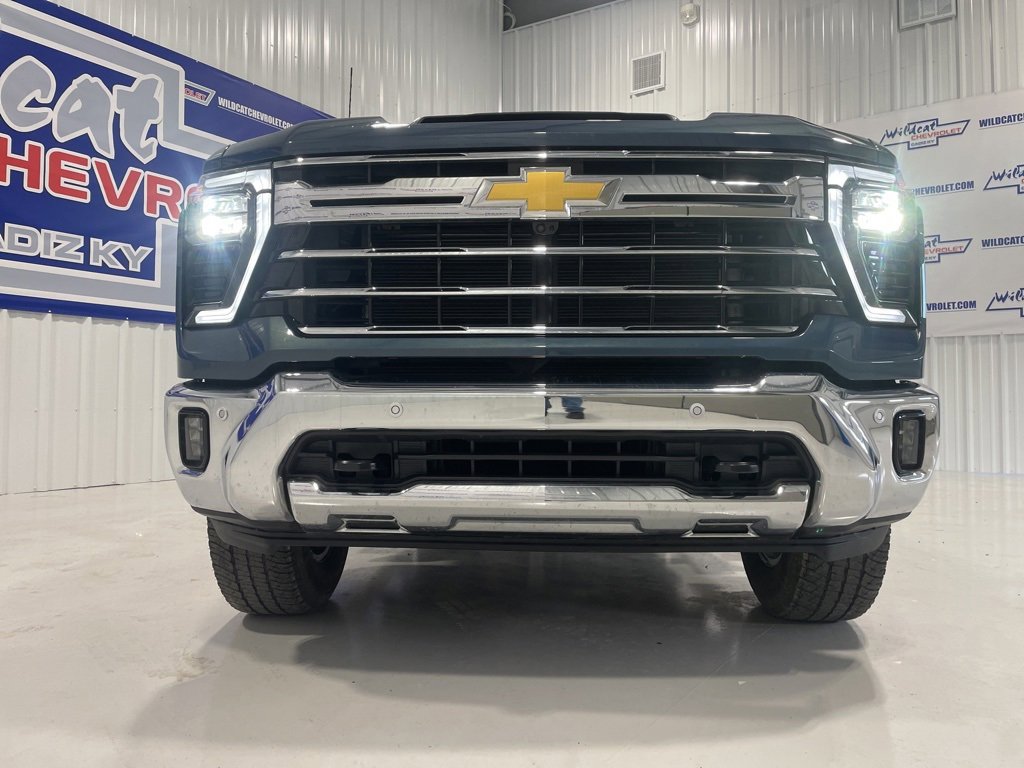 Used 2025 Chevrolet Silverado 2500 LTZ w/ LTZ Plus Package image 14