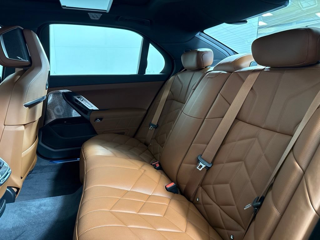New 2026 BMW 750e xDrive w/ Executive Package AWD/4WD image 27