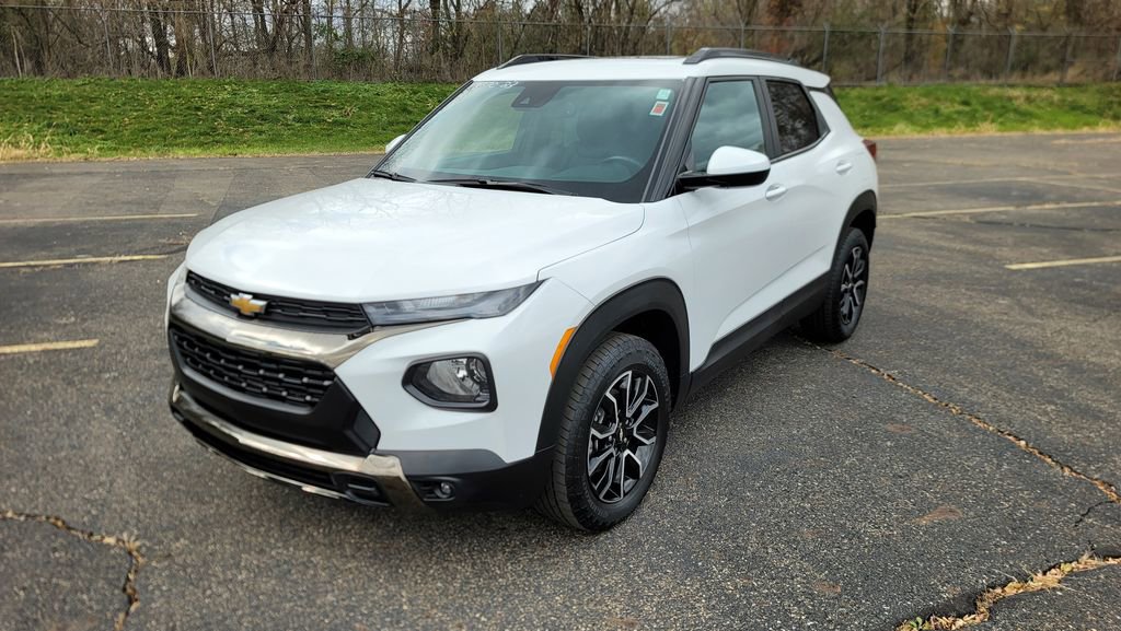 Used 2023 Chevrolet TrailBlazer ACTIV w/ Sun and Liftgate Package image 4