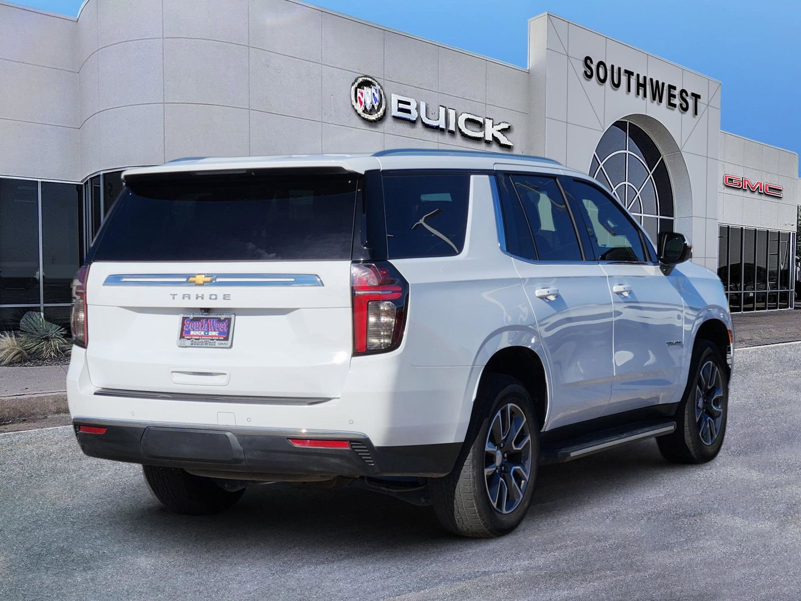 Used 2024 Chevrolet Tahoe LS w/ Driver Alert Package image 5