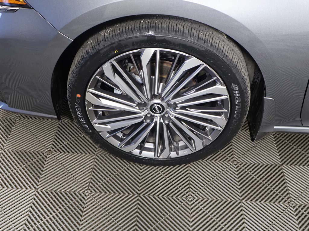 Used 2024 Nissan Altima 2.5 SL AWD/4WD image 19