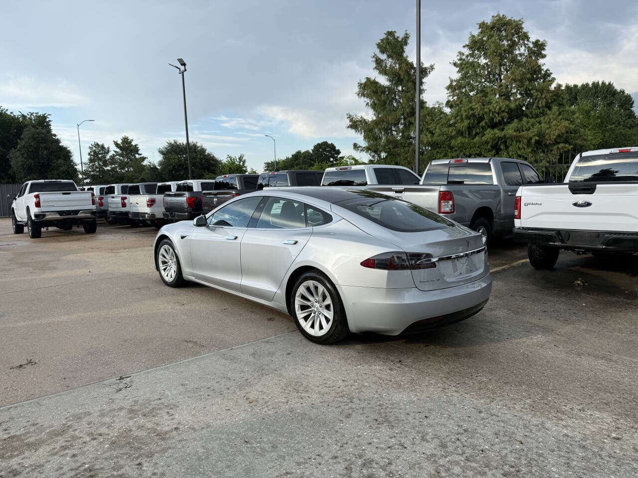 Used 2017 Tesla Model S 60 RWD image 4