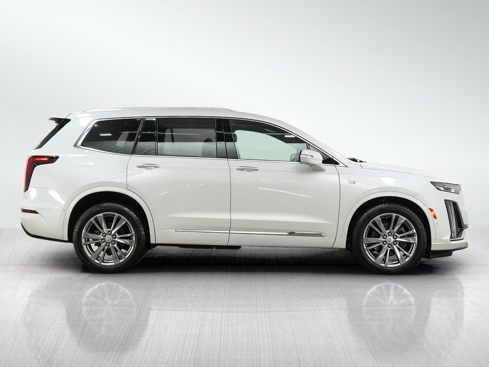 Used 2023 Cadillac XT6 Premium Luxury w/ Technology Package AWD/4WD image 6