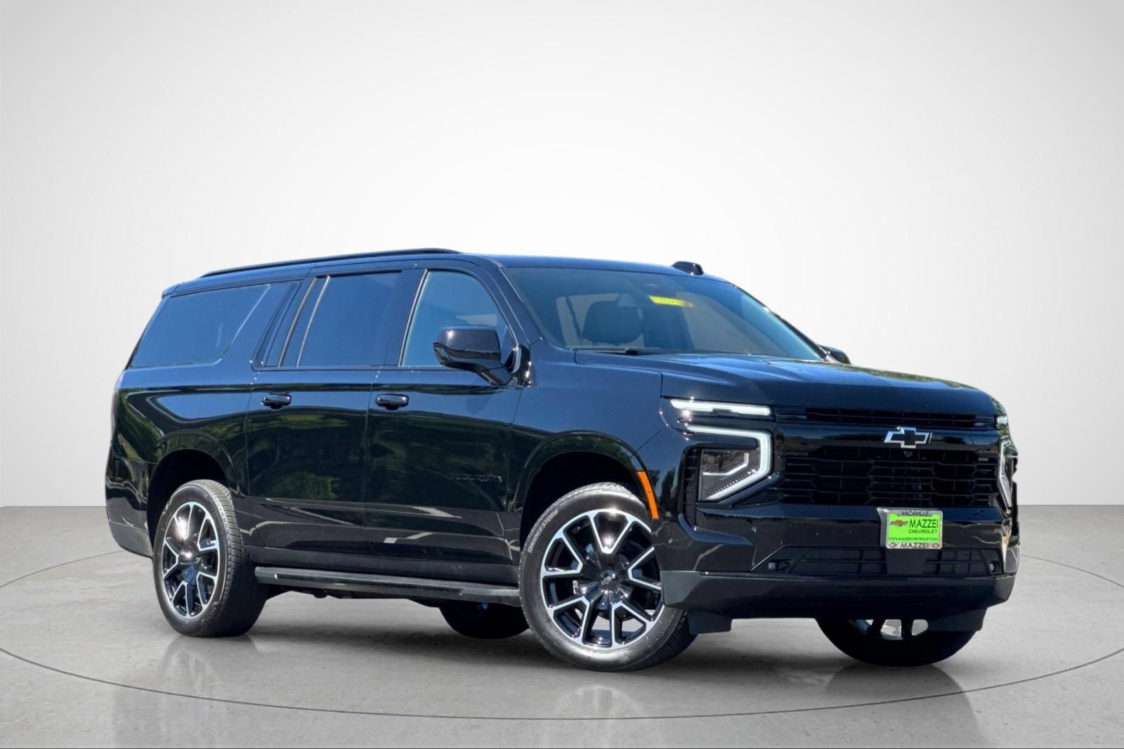 Used 2026 Chevrolet Suburban RST RWD image 2