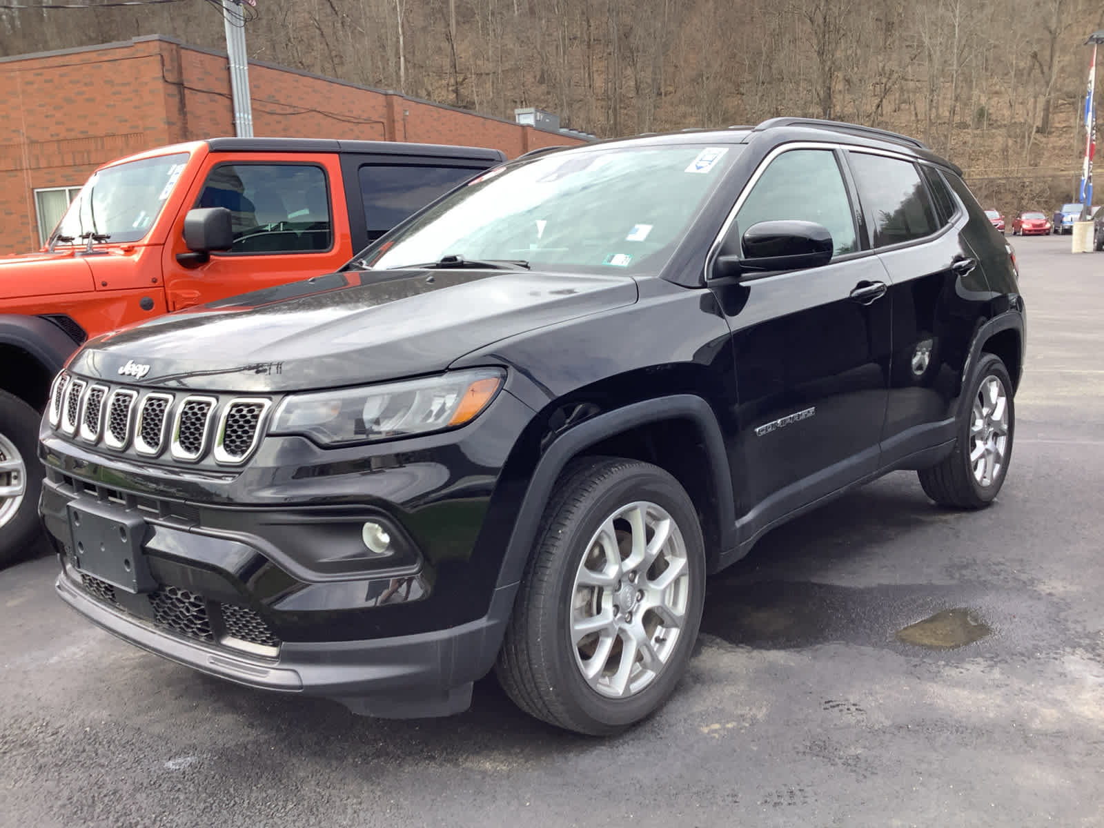 Used 2024 Jeep Compass Latitude image 4