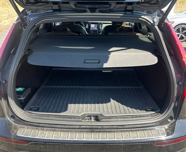 Used 2024 Volvo V60 B5 Cross Country Plus image 8