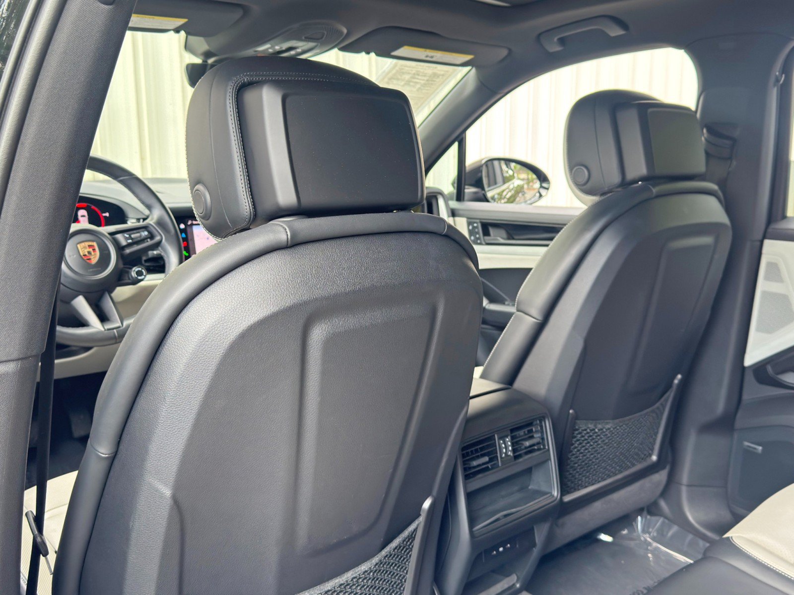 Used 2024 Porsche Cayenne AWD/4WD image 40