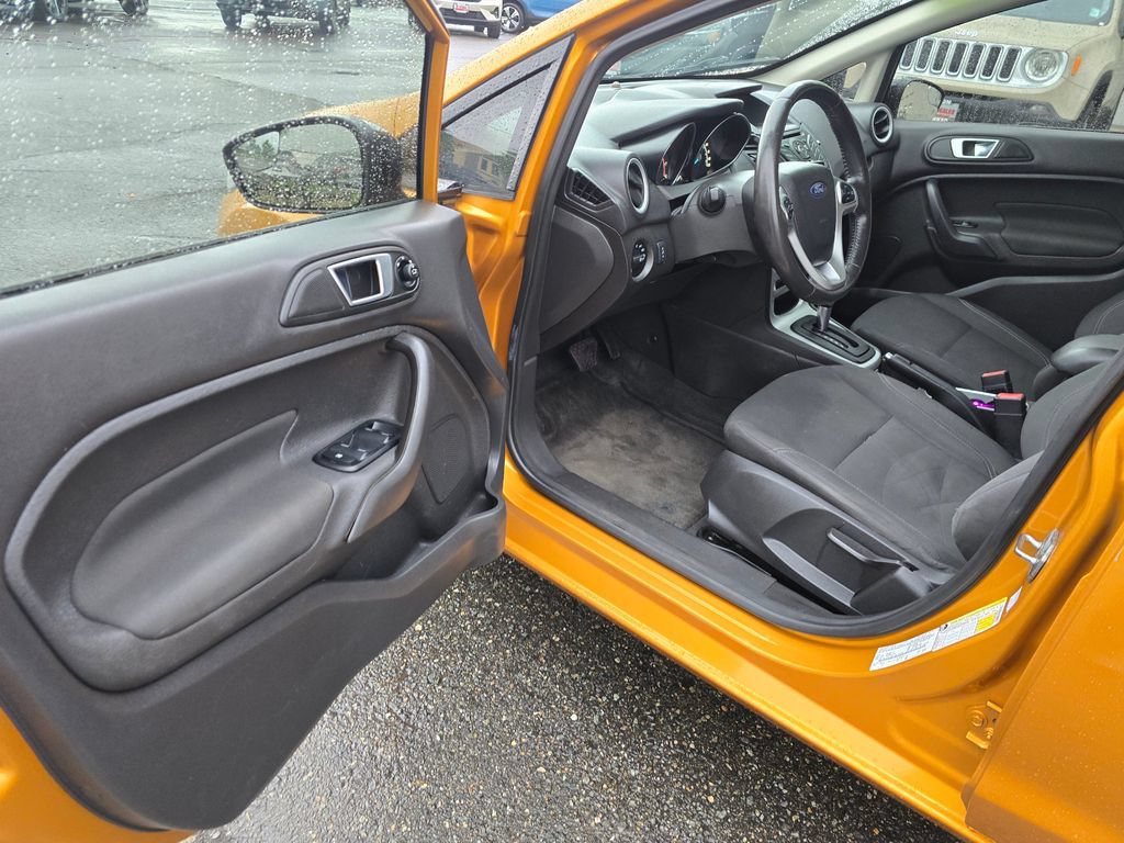 Used 2016 Ford Fiesta SE w/ SE Black Package FWD image 15