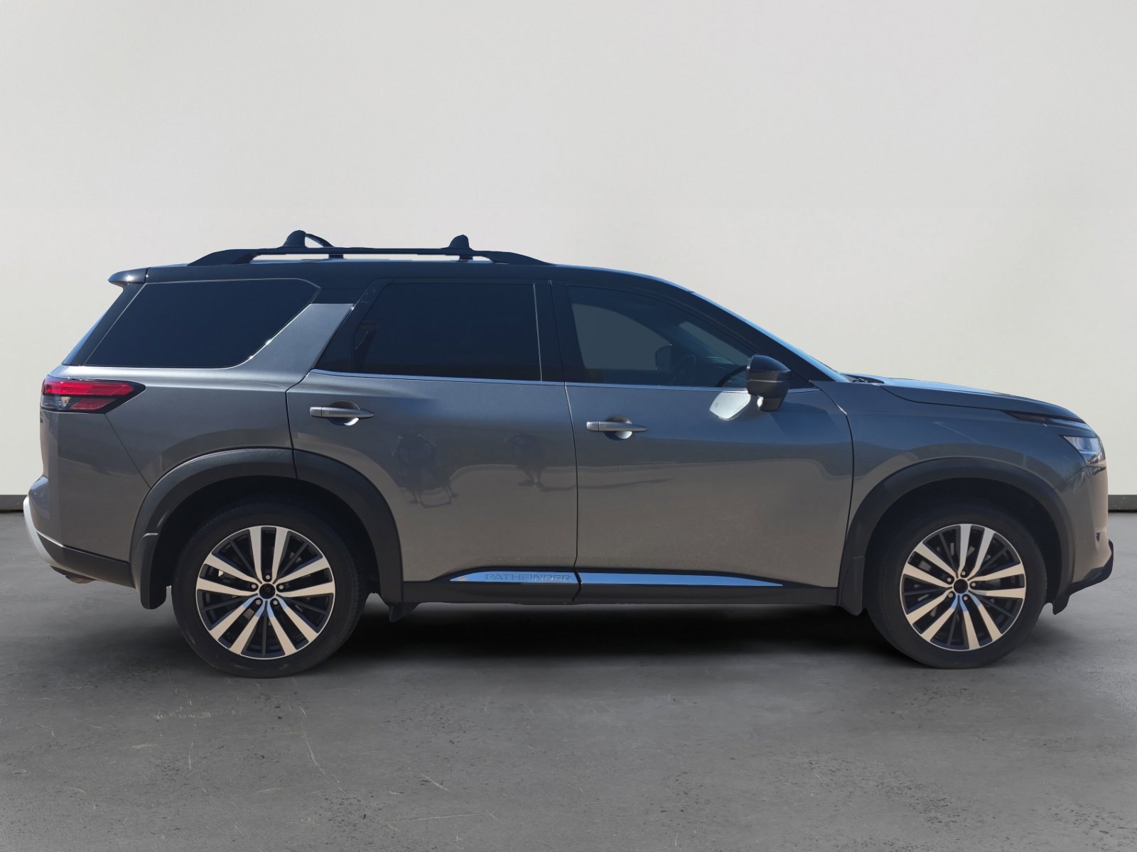 Used 2022 Nissan Pathfinder Platinum w/ Cargo Package AWD/4WD image 6