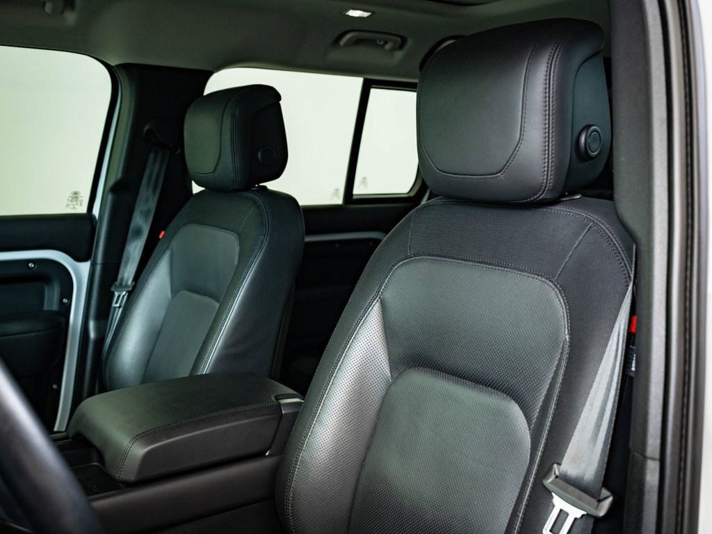 Used 2023 Land Rover Defender 110 X-Dynamic SE image 29