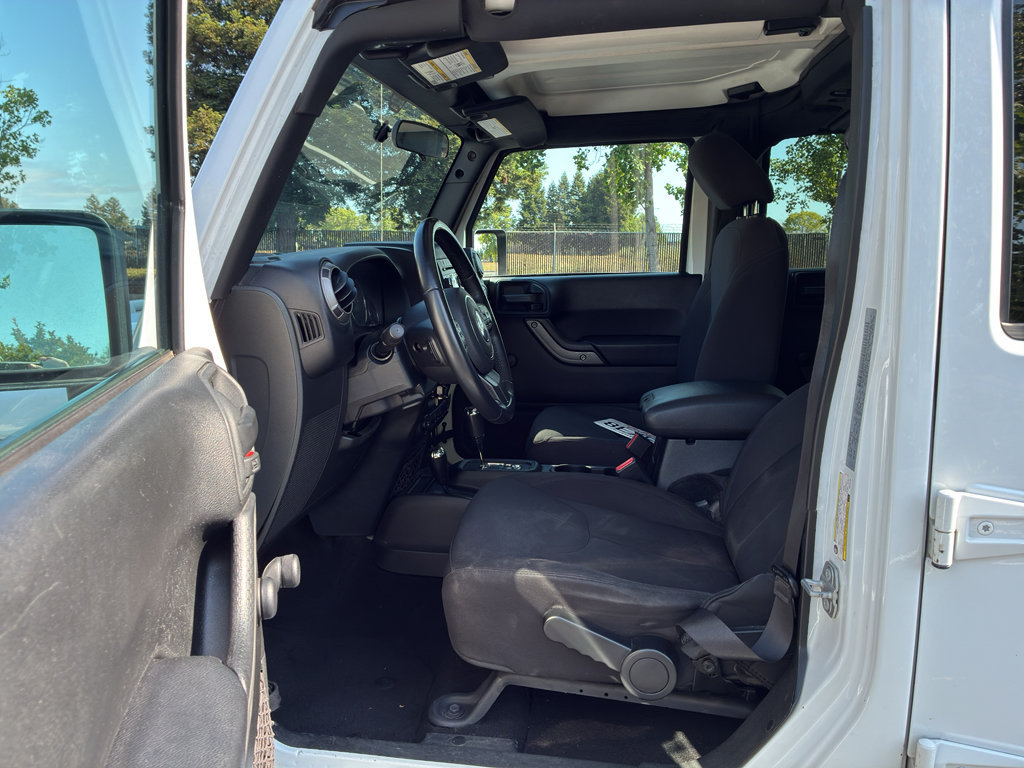 Used 2018 Jeep Wrangler Unlimited Sport w/ Connectivity Group AWD/4WD image 18