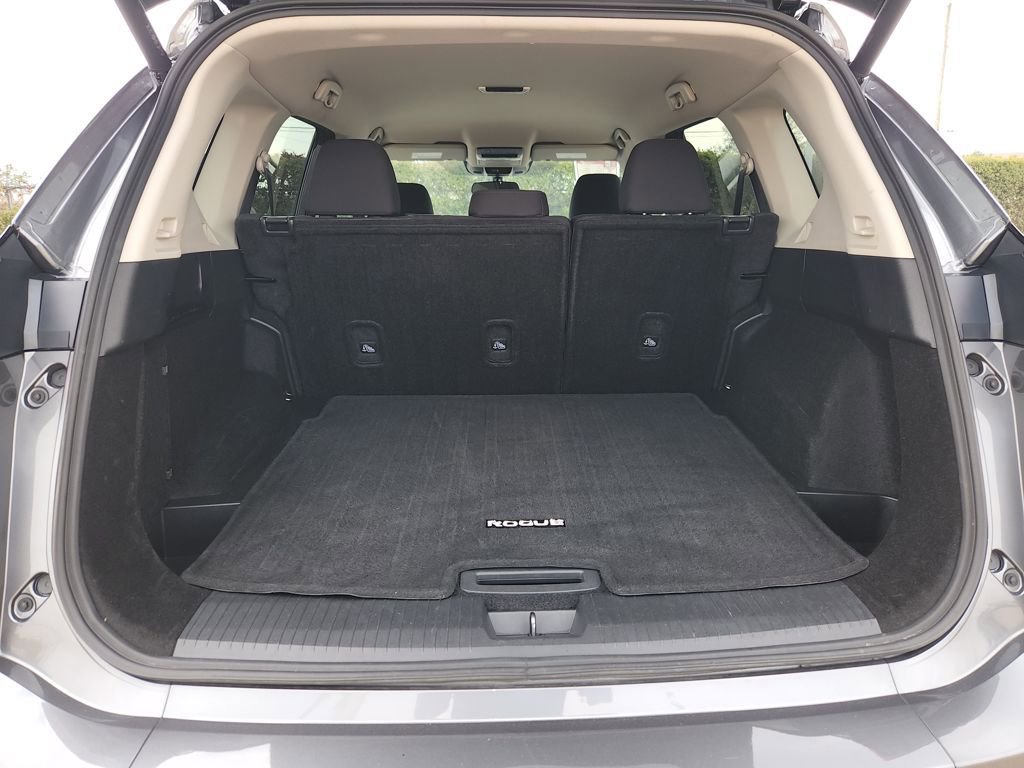 Used 2025 Nissan Rogue SV image 13