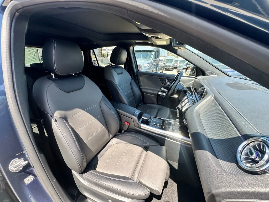 Used 2021 Mercedes-Benz GLA 250 4MATIC w/ AMG Line Exterior image 9