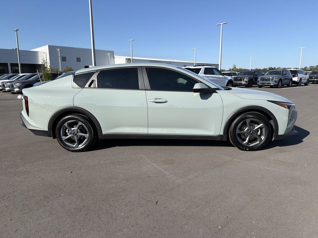 Used 2025 Kia K4 LXS FWD image 3