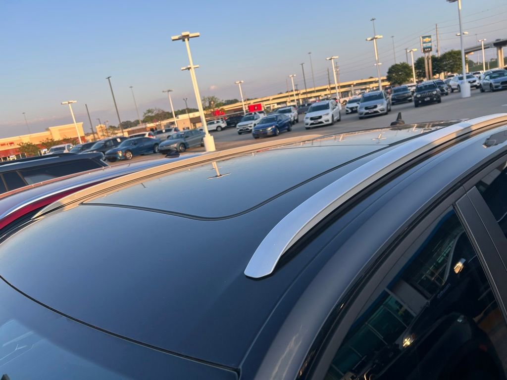 Used 2021 Volkswagen Atlas Cross Sport SE w/ Panoramic Sunroof Package FWD image 4