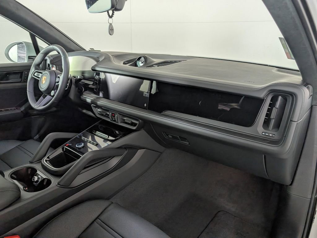 New 2026 Porsche Cayenne GTS image 19