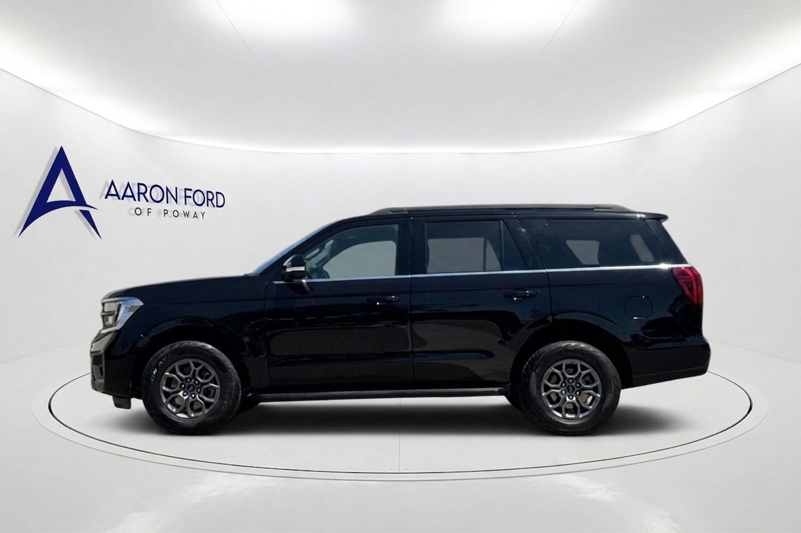 Used 2025 Ford Expedition Active RWD image 2