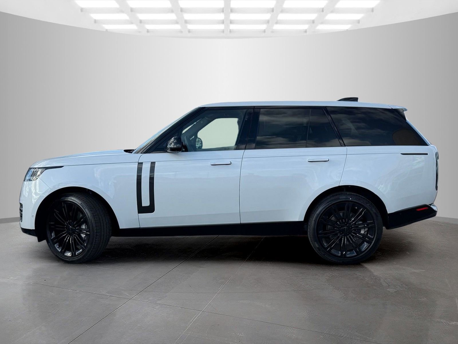 New 2026 Land Rover Range Rover SE image 8