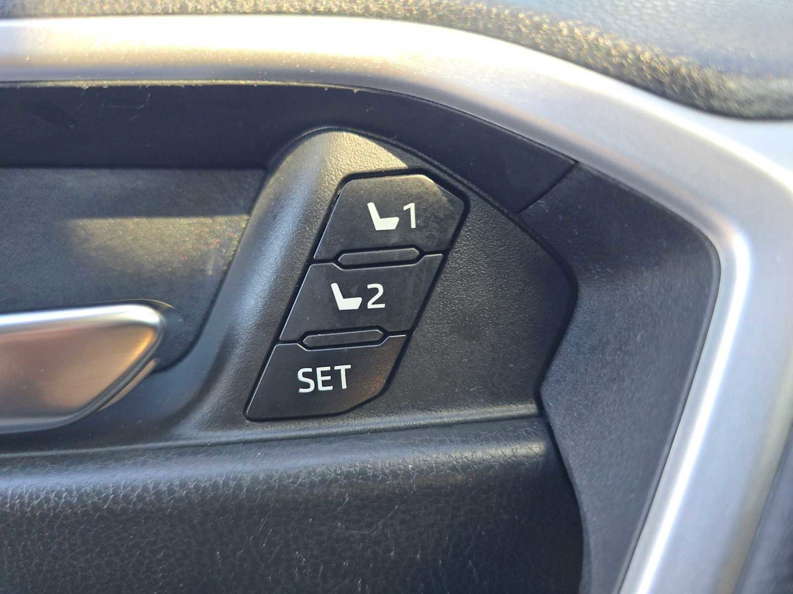 Used 2022 Toyota RAV4 XLE Premium image 35