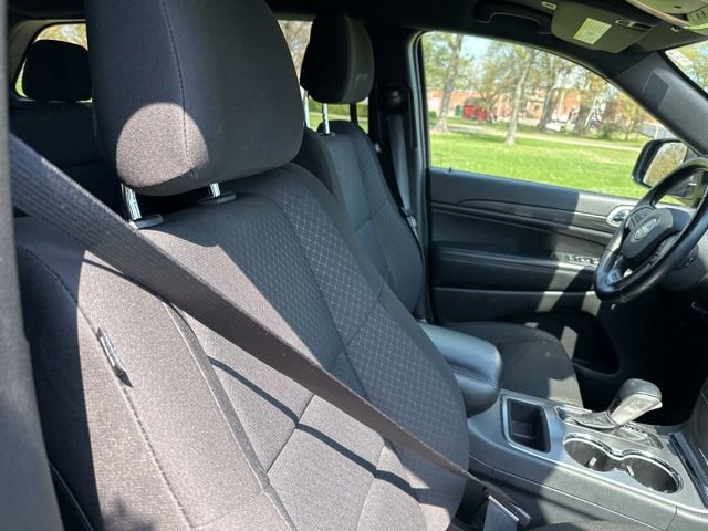 Used 2021 Jeep Grand Cherokee Laredo AWD/4WD image 22