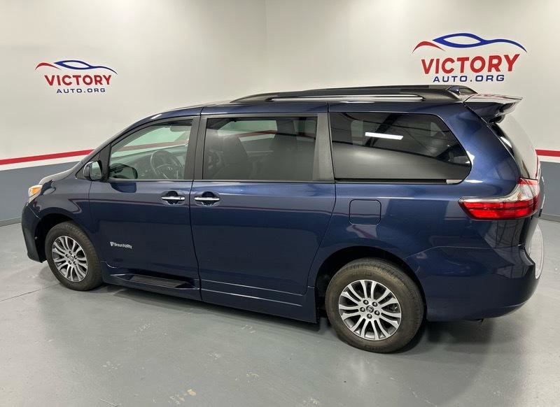 Used 2020 Toyota Sienna XLE w/ XLE Navigation Package image 4