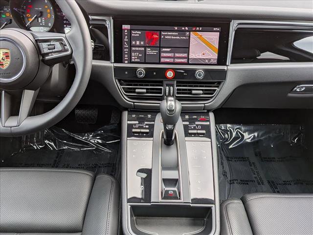 Certified 2025 Porsche Macan image 20