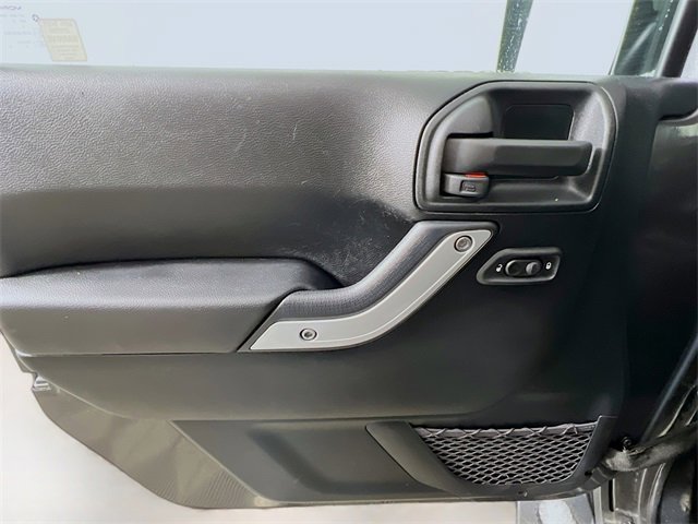 Used 2017 Jeep Wrangler Unlimited Sahara w/ Connectivity Group image 28