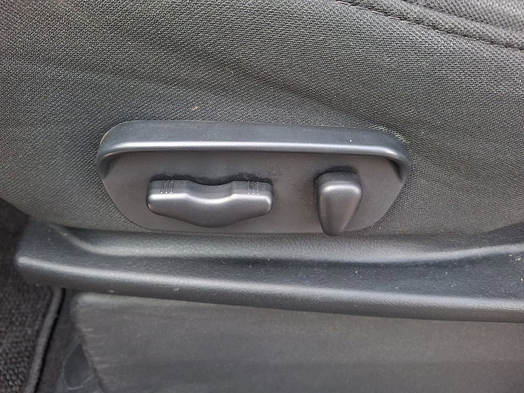 Used 2014 Nissan Titan SV w/ SV Value Truck Package image 10